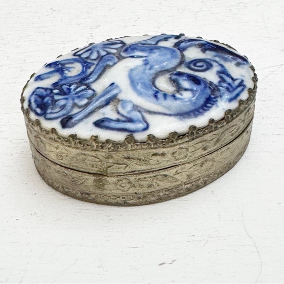 Oval Silver Tone Trinket Box Vintage Blue and White Glossy Ceramic Horse - Picture 3 of 12